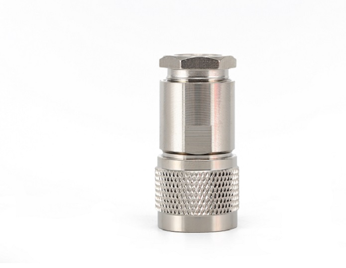 用于 LMR 400 电缆的 UHF 公头连接器