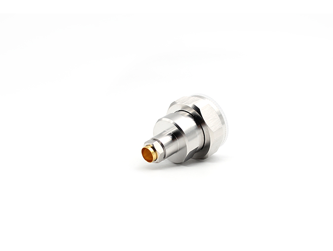 L29 公头连接器，用于 UCA-800-M 电缆