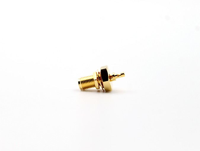 img 2 of 用于 1.37 电缆的 SMA 母头隔板连接器