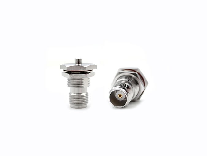 img 2 of TNC 母头隔板连接器，适用于 .086/RG405 电缆