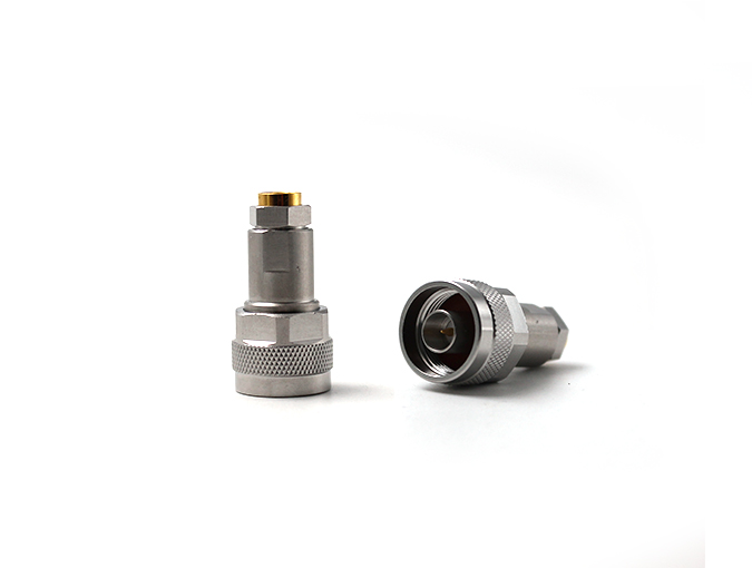 用于 Gore 3450 电缆的 N 型直通公头连接器
