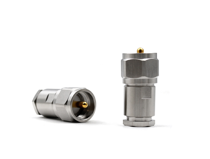 用于 LMR 400 电缆的 UHF 公头连接器