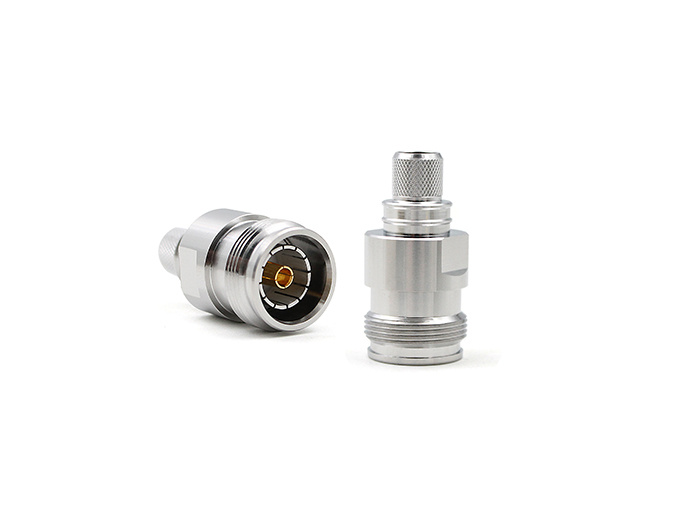 4.3-10 LMR400电缆夹用母连接器