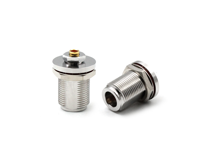 用于 RG402/.141 电缆的 N 型母头隔板接头