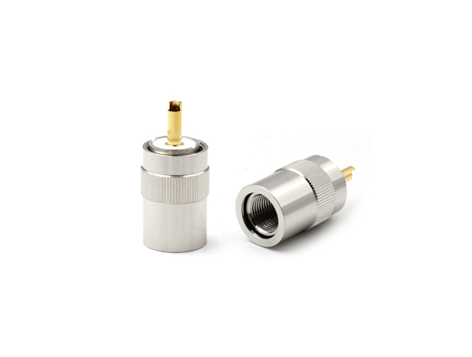 用于 RG 213 电缆夹的 UHF 直型公头连接器