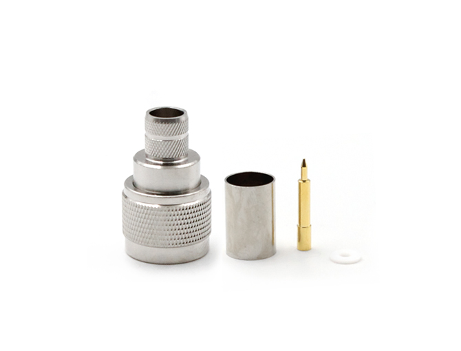 用于 LMR400/RG213 电缆的 N 型公头压接连接器