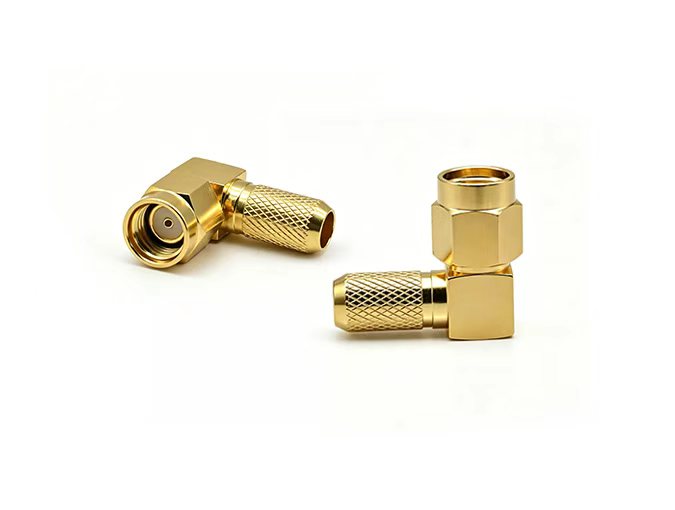 适配 LMR240 线缆的 RPSMA 公头直角射频连接器